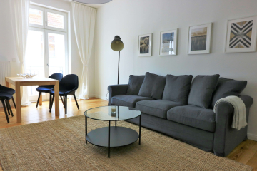 Wohnzimmer - Stilvoll möblierte 2-Zimmer-Wohnung nahe dem Kollwitzkiez