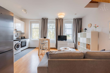 woonwoon-berlin-wohnen-auf-zei - Möblierte 2-Zimmer Dachgeschoss-Maisonette Wohnung