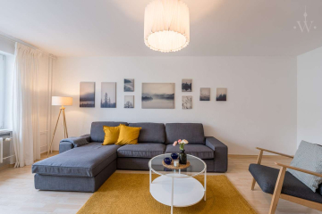 Wohnzimmer - Lichtdurchflutete, moderne 3-Zimmer-Wohnung mit Balkon in Moabit