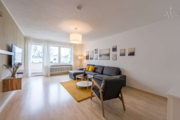 Wohnzimmer - Lichtdurchflutete, moderne 3-Zimmer-Wohnung mit Balkon in Moabit