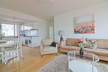 Wohnzimmer - 4-Zimmer-Wohnung mit Blick über Berlin