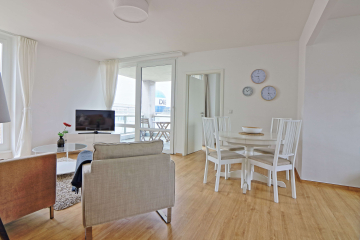 Wohnzimmer - 4-Zimmer-Wohnung mit Blick über Berlin