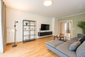 Wohnzimmer - Geräumige 3-Zimmerwohnung mit Balkon zum ruhigen Innenhof