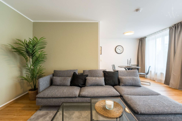 Wohnzimmer - Geräumige 3-Zimmerwohnung mit Balkon zum ruhigen Innenhof