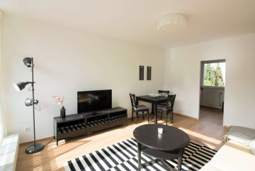 Wohnzimmer - Ansprechend möbliertes 2-Zimmer-Apartment – ruhig, aber mittendrin