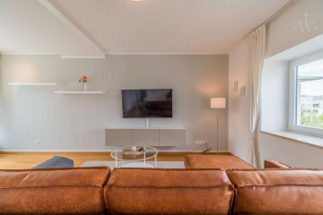 Wohnzimmer - Lichtdurchflutete 3-Zimmer-Wohnung mit Blick über Berlin – große Dachterrasse