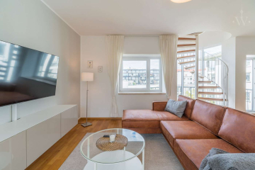 Wohnzimmer - Lichtdurchflutete 3-Zimmer-Wohnung mit Blick über Berlin – große Dachterrasse