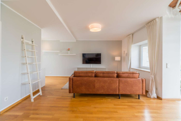 Wohnzimmer - Lichtdurchflutete 3-Zimmer-Wohnung mit Blick über Berlin – große Dachterrasse