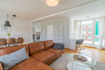 Wohnzimmer - Lichtdurchflutete 3-Zimmer-Wohnung mit Blick über Berlin – große Dachterrasse