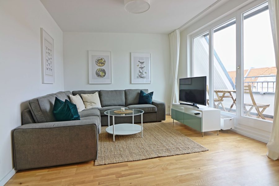 Furnished 2-room top floor flat in the trendy Prenzlauer Berg district, Raumerstraße, 10437 Berlin, Prenzlauer Berg