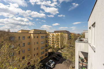 Balkon - Schöne 3-Zimmer-Wohnung mit Balkon direkt an der Spree