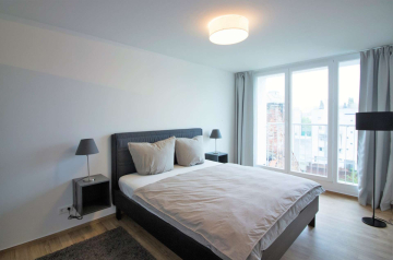 Schlafzimmer - 2-Zimmer-Business-Apartment mit großem Balkon und Blick über Berlin