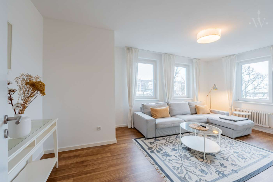 Lichtdurchflutete, stilvoll möblierte 2-Zimmer-Wohnung in zentraler Lage, Stuttgarter Platz, 10625 Berlin, Charlottenburg