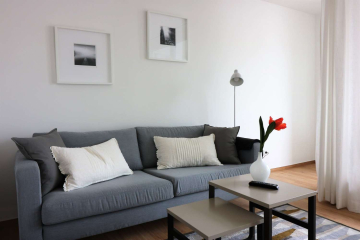 Wohnzimmer - Helle, möblierte 2-Zimmer-Wohnung im Herzen Berlins