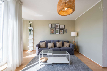 Wohnzimmer - Schöne 3-Zimmer-Wohnung mit Balkon direkt an der Spree