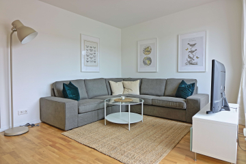 Wohnzimmer BEISPIEL - Möblierte 2 Zimmer Dachgeschoss-Wohnung im angesagten Szenebezirk Prenzlauer Berg