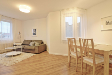 Wohnzimmer - Traumhaft möblierte 3-Zimmer-Wohnung am Stuttgarter Platz