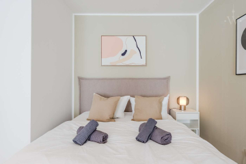 woonwoon-berlin-wohnen-auf-zei - Wasserlage trifft Design – 1 Zimmer möbliert