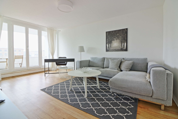 Wohnzimmer - Helle, möblierte 2-Zimmer-Wohnung mitten in Berlin