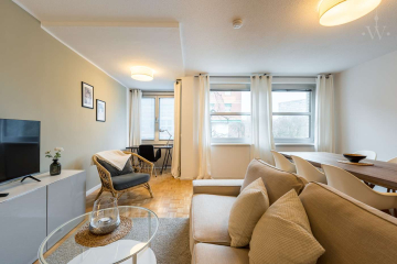 Wohnzimmer - Möblierte 2-Zimmer-Wohnung mit ruhigem Schlafzimmer zum Innenhof