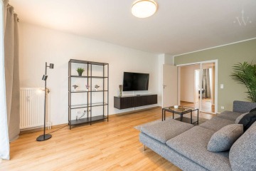 Wohnzimmer - Geräumige 3-Zimmerwohnung mit Balkon zum ruhigen Innenhof