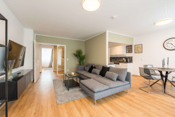 Wohnzimmer - Geräumige 3-Zimmerwohnung mit Balkon zum ruhigen Innenhof