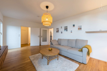 Wohnzimmer - Unser möbliertes 2-Zimmer-Apartment mit Ausblick auf das Schloss Charlottenburg