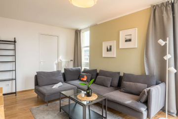 Wohnzimmer - Modern möblierte 2-Zimmer-Wohnung mit Blick über Berlin Schöneberg