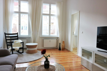 Wohnzimmer - Skandinavisch möblierte 3,5-Zimmer-Wohnung im Szenebezirk Prenzlauer Berg