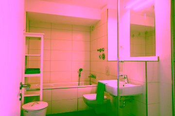 Modernes Dusch/Wannenbad - Modern eingerichtete 4-Zimmer-Dachgeschosswohnung mit sonnigem Balkon zum ruhigen Innenhof