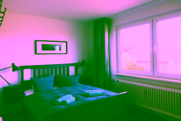 Schlafzimmer 1 - Modern eingerichtete 4-Zimmer-Dachgeschosswohnung mit sonnigem Balkon zum ruhigen Innenhof