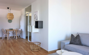 Living area - Furnished 2-room flat with a view of the Gropius Bau