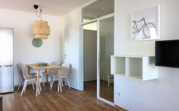 Dining area - Furnished 2-room flat with a view of the Gropius Bau