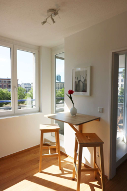 Dining area - Modern, fully furnished 2-room flat in the heart of Berlin