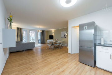Wohnzimmer - Exklusive 3-Zimmer-Wohnung mit Balkon im Herzen Berlins