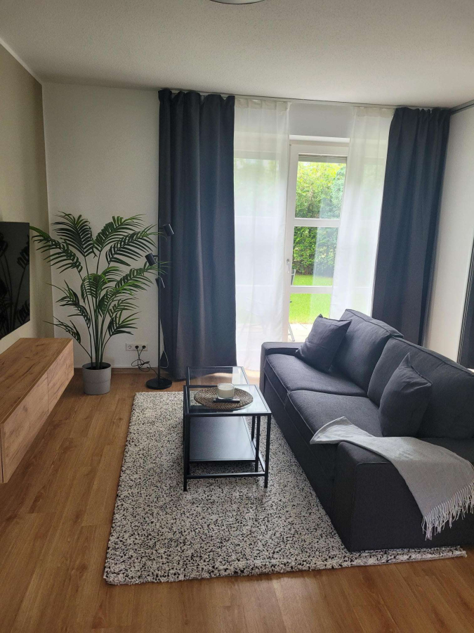 Traumterrasse mitten in Berlin: Modernes und voll möbliertes 2,5-Zimmer-Apartment in Kreuzberg, Zimmerstraße, 10969 Berlin, Kreuzberg