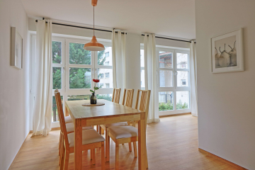 Essbereich - Einziehen und wohlfühlen: Lichtdurchflutete 3-Zimmer-Wohnung