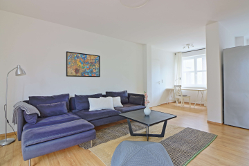 Wohnzimmer - Einziehen und wohlfühlen: Lichtdurchflutete 3-Zimmer-Wohnung