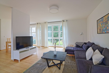 Wohnzimmer - Einziehen und wohlfühlen: Lichtdurchflutete 3-Zimmer-Wohnung