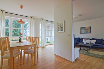 Wohnzimmer - Einziehen und wohlfühlen: Lichtdurchflutete 3-Zimmer-Wohnung