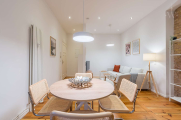 Wohnzimmer - Gemütliche 2.5-Zimmer-Wohnung in Prenzl‘ Berg