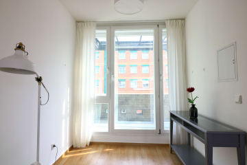 Wohnzimmer - Modern möblierte 3-Zimmer-Maisonette-Wohnung im Herzen Berlins