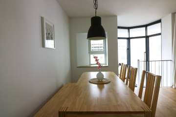 Essbereich - Modern möblierte 3-Zimmer-Maisonette-Wohnung im Herzen Berlins