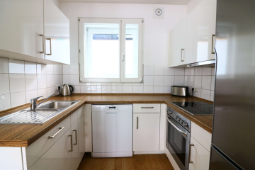 Küche - Modern möblierte 3-Zimmer-Maisonette-Wohnung im Herzen Berlins