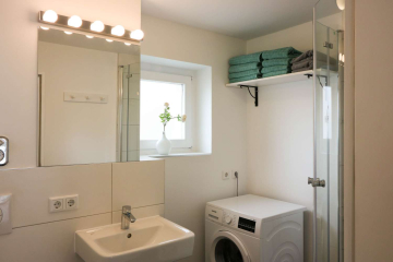 Bathroom - 1-room flat in prime Berlin city location with separate staircase