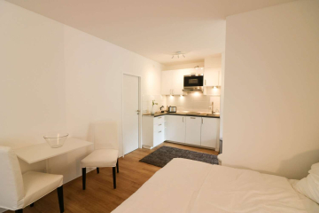 Kitchen II - 1-room flat in prime Berlin city location with separate staircase