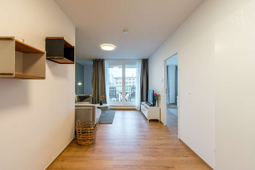 Wohnzimmer - Liebevoll eingerichtete 2-Zimmer-Wohnung mit Blick über Berlin