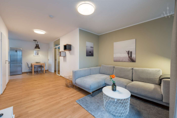 Wohnzimmer - Liebevoll eingerichtete 2-Zimmer-Wohnung mit Blick über Berlin