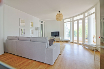 Wohnzimmer5 - Schön möblierte 2-Zimmer-Wohnung in zentraler Lage mit Balkon