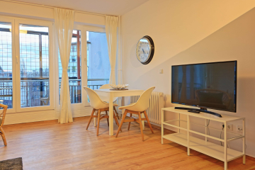 Wohnzimmer1 - Furnished 2-room flat with balcony in popular Berlin neighbourhood